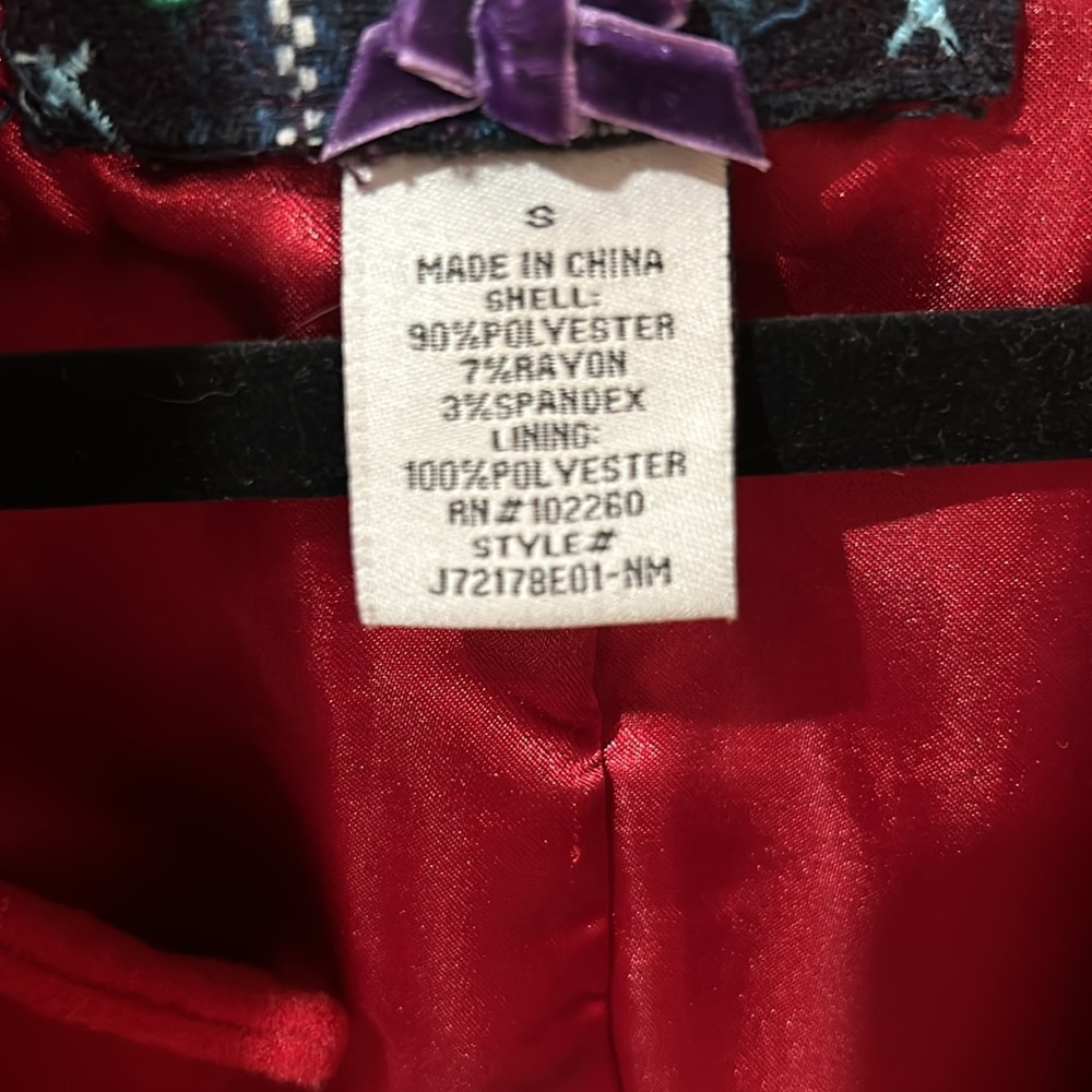 Red jacket - Picture 3 of 8